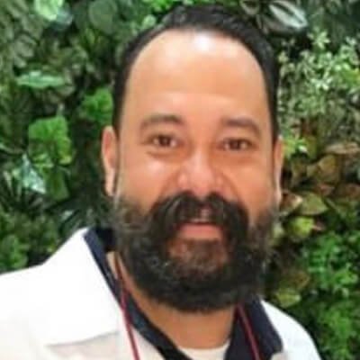 Dr. Cassiano Augusto Amaral — Implantodontia e Cirurgia Bucomaxilofacial